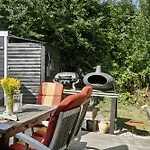 Wooden House With Wild Garden By Sejero Bay בית נופש קלונדבורג