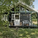 Wooden House With Wild Garden By Sejero Bay בית נופש *