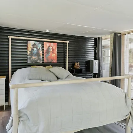 Wooden House With Wild Garden By Sejero Bay Hébergement de vacances