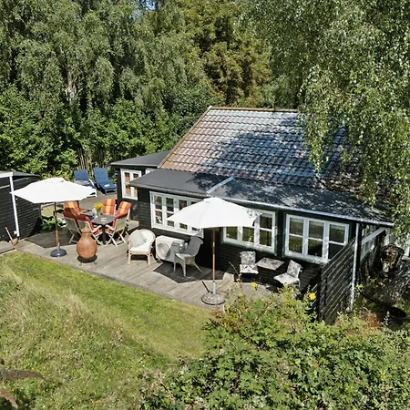 Wooden House With Wild Garden By Sejero Bay Tatil Evi Kalundborg