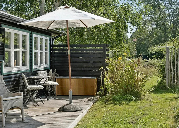 Hébergement de vacances Wooden House With Wild Garden By Sejero Bay