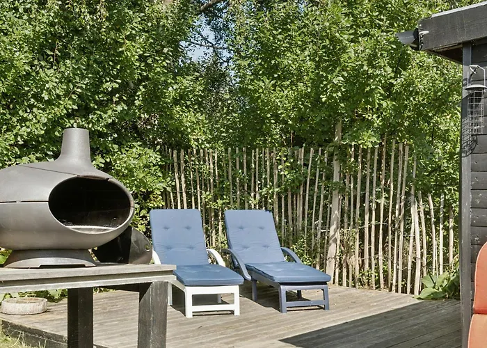 Wooden House With Wild Garden By Sejero Bay Hébergement de vacances Kalundborg