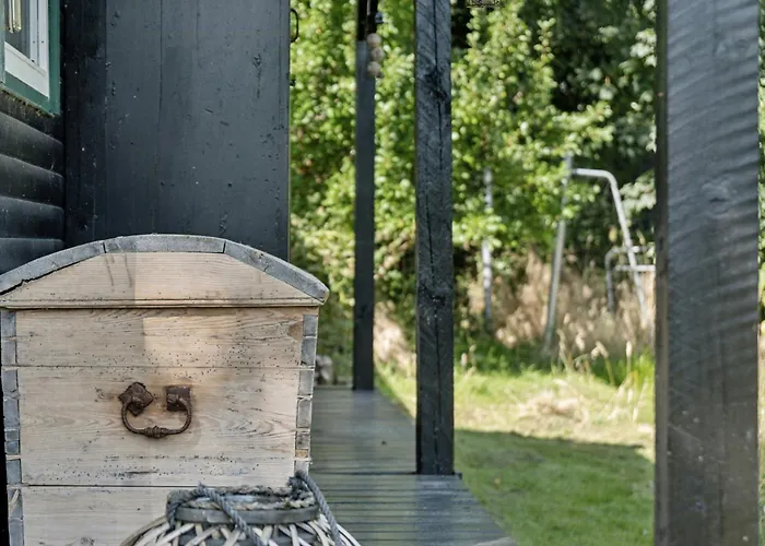 Hébergement de vacances Wooden House With Wild Garden By Sejero Bay *
