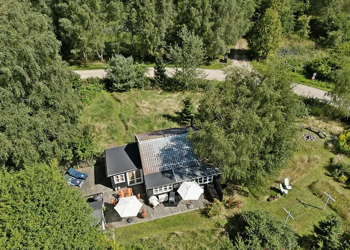Wooden House With Wild Garden By Sejero Bay Hébergement de vacances