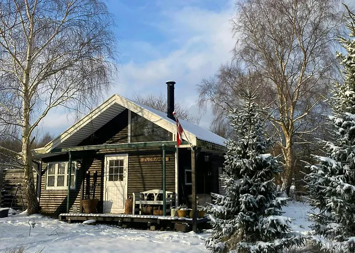 Wooden House With Wild Garden By Sejero Bay Hébergement de vacances *