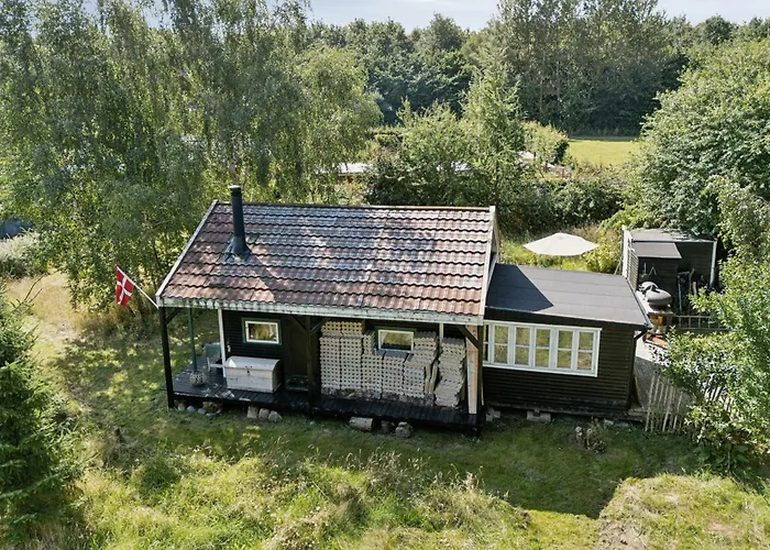 Hébergement de vacances Wooden House With Wild Garden By Sejero Bay *